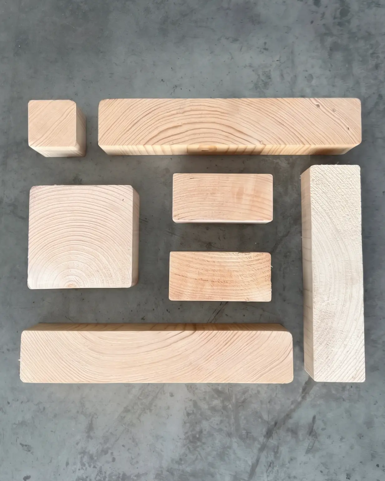 Planed construction timber sections of different sizes on a concrete floor